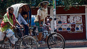 পথে নেমে রোদে কাহিল
