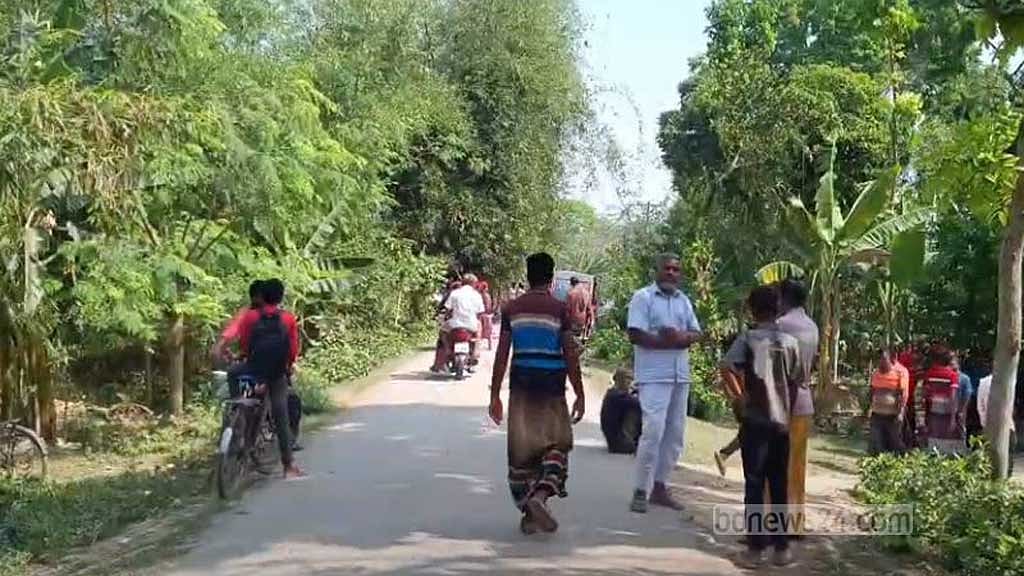 ঝিনাইদহে বাইকে ট্রাক্টরের ধাক্কা, প্রাণ গেল কলেজ শিক্ষকের