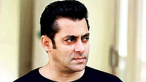 এবার হুমকি নয়, সালমানের বাড়ির সামনে গুলি