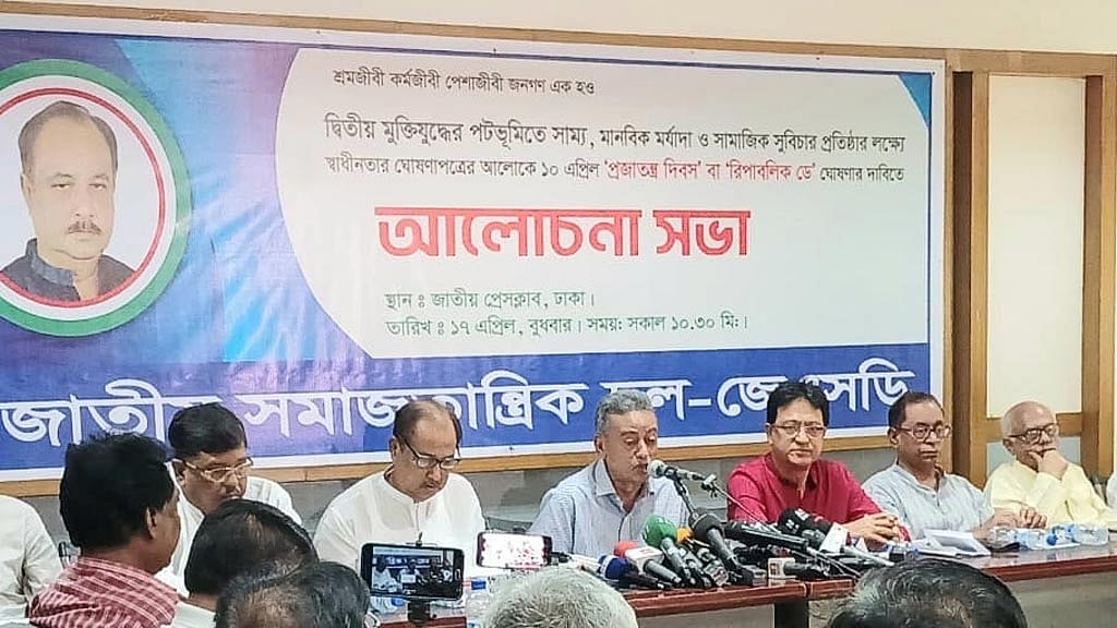 মানুষ নৌকাকে ভয় পায় বলে আওয়ামী লীগ দলীয় প্রতীক রাখেনি: আমীর খসরু