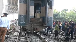 তেজগাঁওয়ে যমুনা এক্সপ্রেস লাইনচ্যুত, ঢাকার পথে ট্রেন বন্ধ