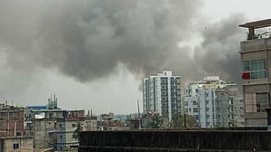 চট্টগ্রামে আগুনে পুড়ল বস্তির ২০০ ঘর