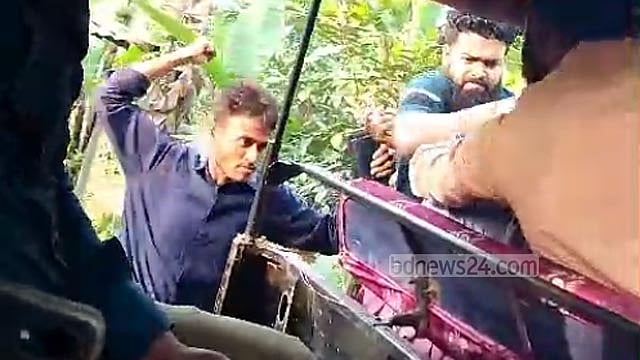 কারেন্ট জাল উদ্ধারে গিয়ে পুলিশের মারধরের শিকারের অভিযোগ