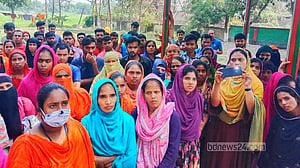 ধামরাইয়ে বেতন-বোনাস না দিয়ে কারখানা বন্ধ, বিক্ষোভ