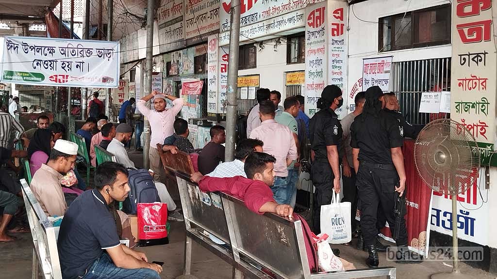 পুরোদস্তুর চাপ নেই বাস টার্মিনালে, ‘মিশ্র অভিজ্ঞতা’ যাত্রীদের