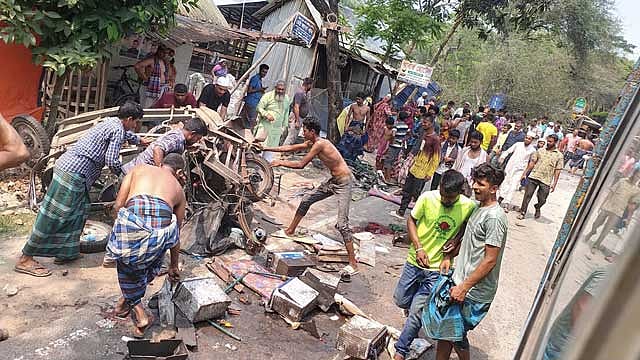 ঝালকাঠিতে চার বাহনকে ট্রাকের চাপা, ১৪ জনের মৃত্যু