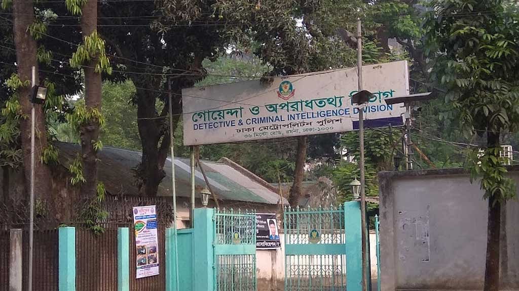 গুলশানে বারের সামনে হাতাহাতি: ৩ নারী গ্রেপ্তার
