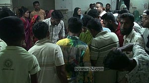 গোপালগঞ্জে বাড়ির সামনে বোমা হামলায় বাবা ও ছেলে আহত