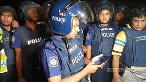 ফরিদপুরে মন্দিরে আগুন, বিক্ষুব্ধদের হামলায় নিহত ২