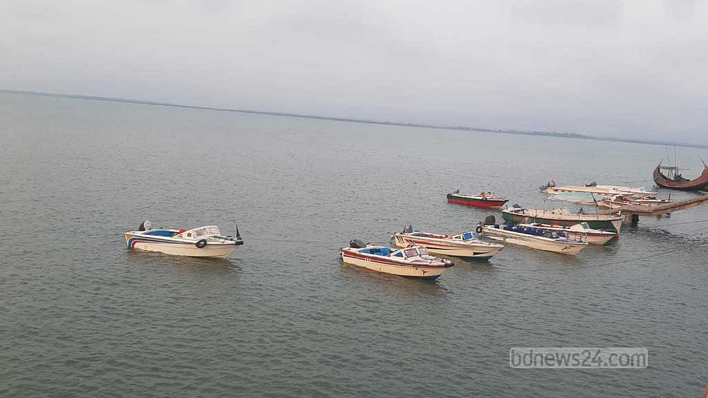 সেন্ট মার্টিনে স্পিড বোট ডুবি, শিশুসহ ১৯ যাত্রী উদ্ধার