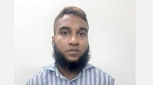 একান্ত ছবি প্রকাশ করে টাকা চাওয়ার হুমকি, চট্টগ্রামে গ্রেপ্তার ১