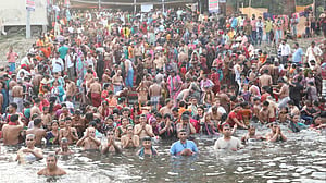 লাঙ্গলবন্দে স্নানোৎসবে পুণ্যার্থীদের ঢল, নদে ডুবে শিশুর মৃত্যু