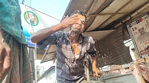 পাবনায় তাপমাত্রা ৪১.৬: ‘হিটস্ট্রোকে’ একজনের মৃত্যু