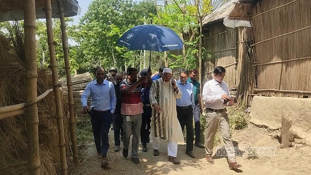 ফরিদপুরে মন্দিরে আগুন: নিহতদের বাড়িতে ধর্মমন্ত্রী, ব্যবস্থার আশ্বাস