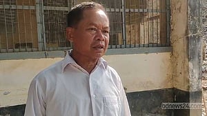 রুমায় ব্যাংক ডাকাতি: ‘লড়বি না, লড়লেই গুলি করে দেব’