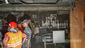 শিশু হাসপাতালের আগুন নিভল এক ঘণ্টায়, রোগী ও স্বজনদের আতঙ্ক