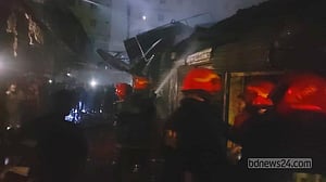 টঙ্গীতে পুড়ল নিত্যপণ্যের ১২ গুদাম