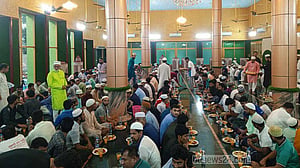 প্রতিদিন ৫০০ জনের আয়োজন হয় ‘বেন্টুর ইফতার খানায়’