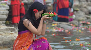 পাহাড়ে জলে ফুল ভাসিয়ে নতুন বছরকে আমন্ত্রণ