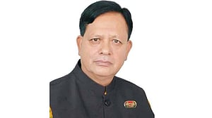 ক্ষমতার অপব্যবহার-টাকা আত্মসাৎ : বিশ্বনাথ পৌর মেয়রের বিরুদ্ধে অনাস্থা