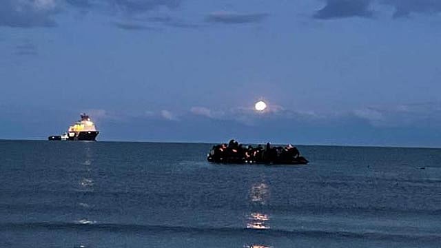 রুয়ান্ডা বিল পাস হওয়ার কয়েক ঘণ্টার মধ্যে ইংলিশ চ্যানেলে ডুবে ৫ মৃত্যু