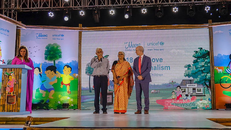 রাজধানীর সোনারগাঁও হোটেলে সোমবার মীনা অ্যাওয়ার্ডস অনুষ্ঠানে বক্তব্য দেন লেখক ও শিক্ষাবিদ ড. মুহম্মদ জাফর ইকবাল।