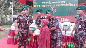 নেত্রকোণায় অস্বচ্ছল পরিবারের মাঝে বিজিবির খাদ্যসামগ্রী বিতরণ