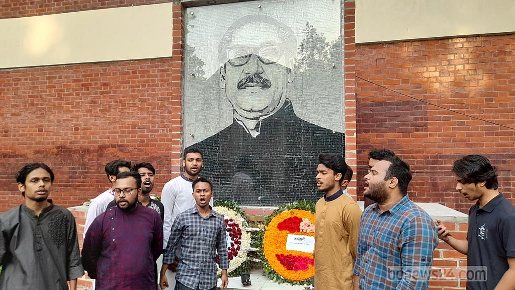 রাজনীতির বাধা কাটার পর ‘উচ্ছ্বসিত’ বুয়েটের একদল শিক্ষার্থী