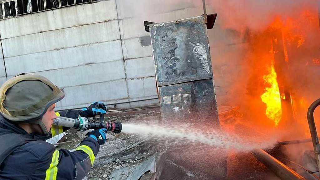 রাশিয়ার হামলায় কিইভের নিকটবর্তী গুরুত্বপূর্ণ বিদ্যুৎকেন্দ্র ধ্বংস