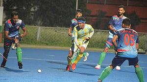 ঊষাকে হারিয়ে লিগ জমিয়ে দিল আবাহনী