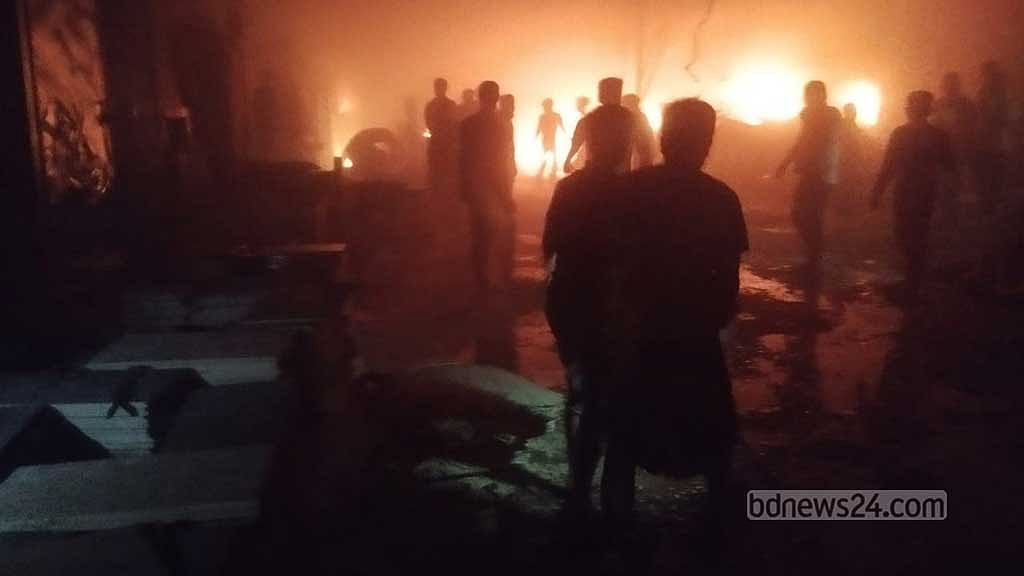 গাজীপুরে টাইলস কারখানায় অগ্নিকাণ্ড, নিয়ন্ত্রণ দেড় ঘণ্টায়