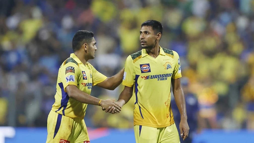 চেন্নাইয়ের বড় হারে ফের খরুচে মুস্তাফিজ
