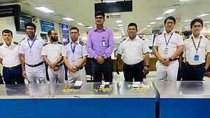 কম্বলের সঙ্গে লাগিয়ে সোনার গুঁড়া আনা হচ্ছিল দুবাই থেকে