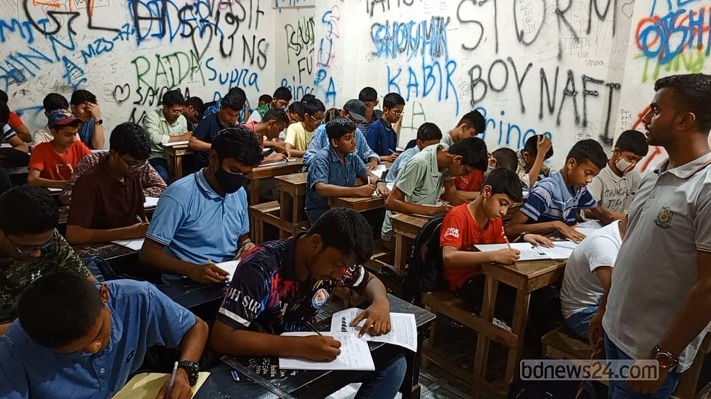 দাবদাহে বন্ধ স্কুল-কলেজ, ময়মনসিংহে ‘রমরমা কোচিং বাণিজ্য’