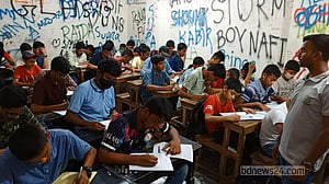 দাবদাহে বন্ধ স্কুল-কলেজ, ময়মনসিংহে ‘রমরমা কোচিং বাণিজ্য’