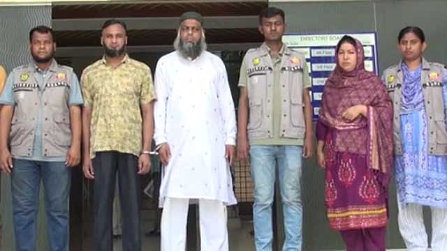 জালিয়াত চক্রের সঙ্গে ‘অর্থ লেনদেন’: কারিগরি বোর্ডের চেয়ারম্যানের স্ত্রী গ্রেপ্তার
