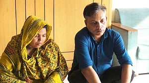৩৩ লাখ টাকা চুরি করে প্রেমিকাসহ আনন্দ ভ্রমণে, গ্রেপ্তার