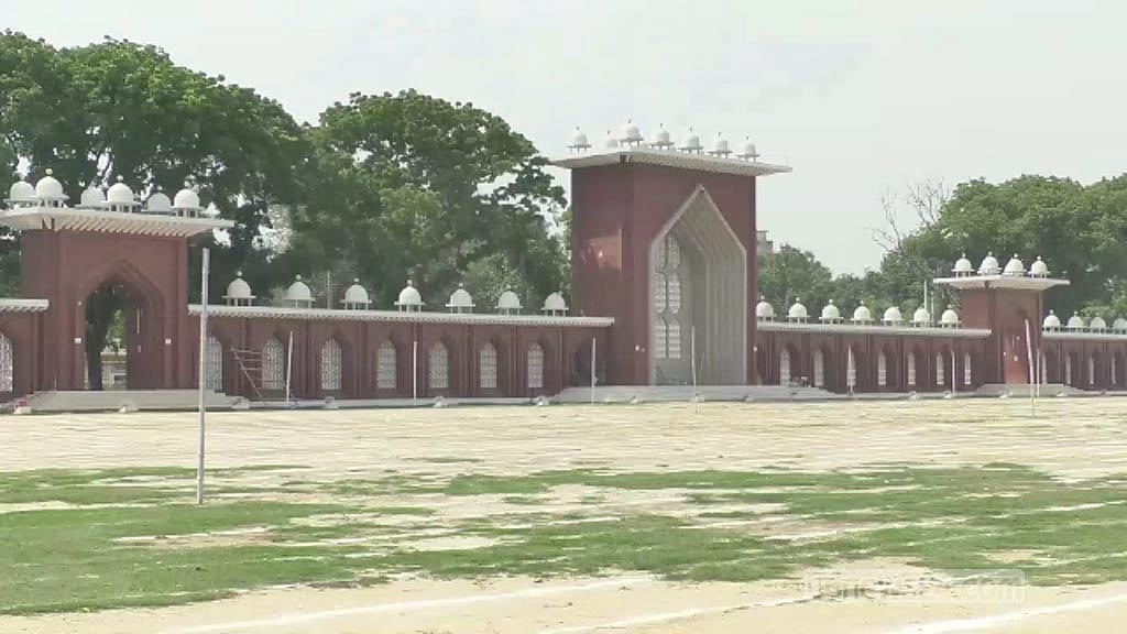 ঈদ জামাত: প্রস্তুত দিনাজপুরের গোর-এ-শহীদ ময়দান
