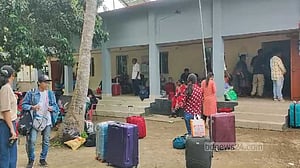 পাঁচ ঘণ্টা পর আখাউড়া স্থলবন্দর দিয়ে যাত্রী পারাপার শুরু