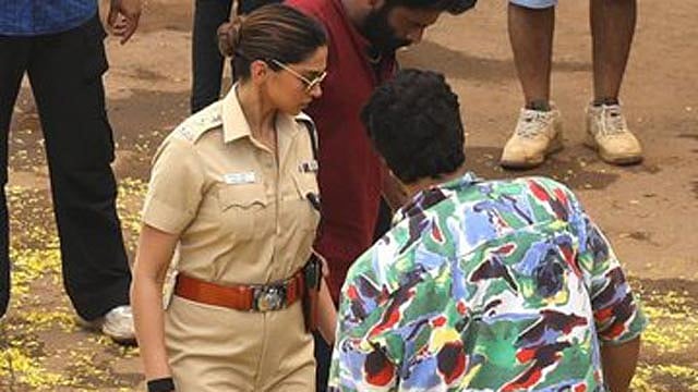 শুটিং ফ্লোরে অন্তঃসত্ত্বা দীপিকার ছবি নিয়ে ফিসফাস