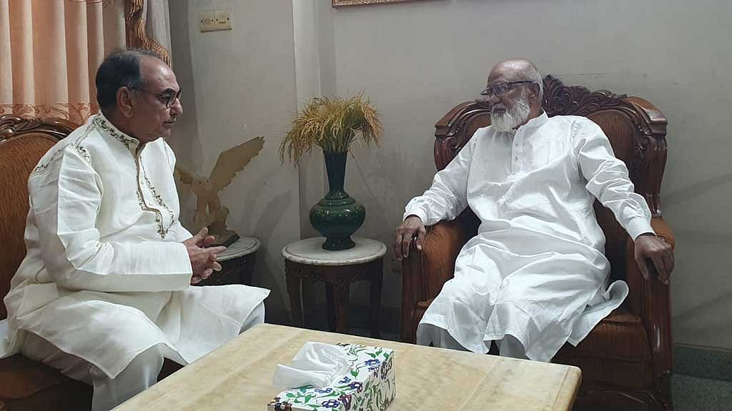 মোশাররফকে দেখতে গেলেন আব্বাস
