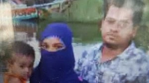 অন্তঃসত্ত্বা চেয়েছিলেন ভিড় এড়াতে, স্বামী-কন্যা নিয়ে হল শেষযাত্রা