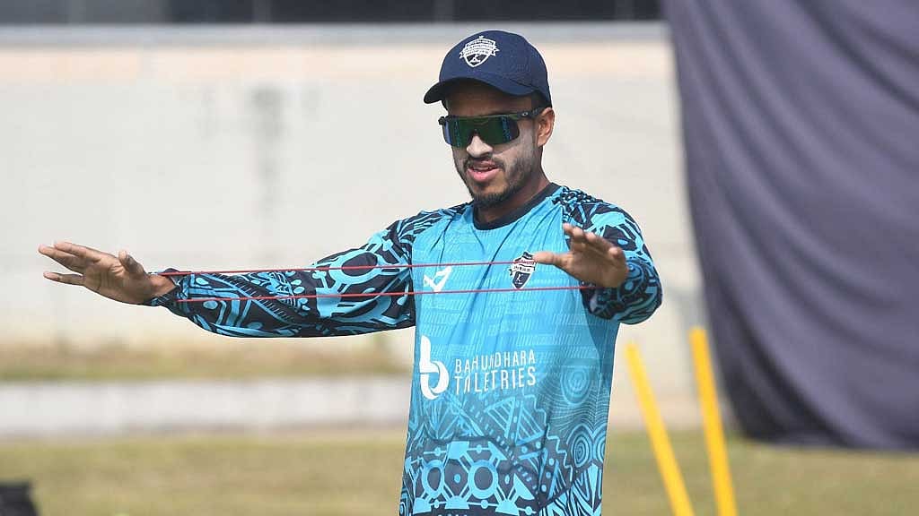 মুরাদের ৪ উইকেটের পর তানজিদ-জিসানের ঝড়ে ৯ ওভারেই খেলা শেষ