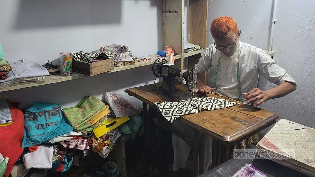 ঈদ ঘিরে অনবরত চলছে দর্জিবাড়ির সেলাই মেশিন
