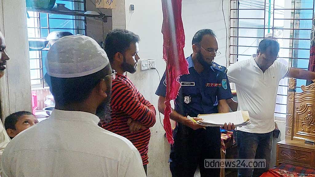 বিয়ের বছর না ঘুরতেই মৃত্যু একসাথে, চিরকুটে পাশাপাশি কবরের অনুরোধ