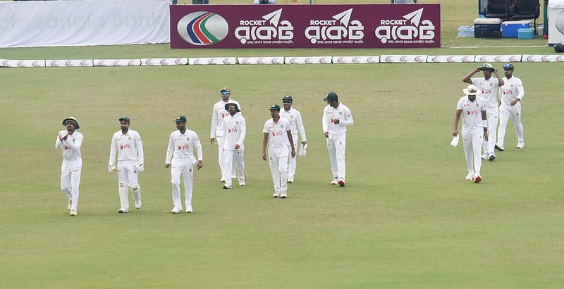 বাংলাদেশকে হতাশায় ডুবিয়ে বড় লক্ষ্য দিচ্ছে শ্রীলঙ্কা