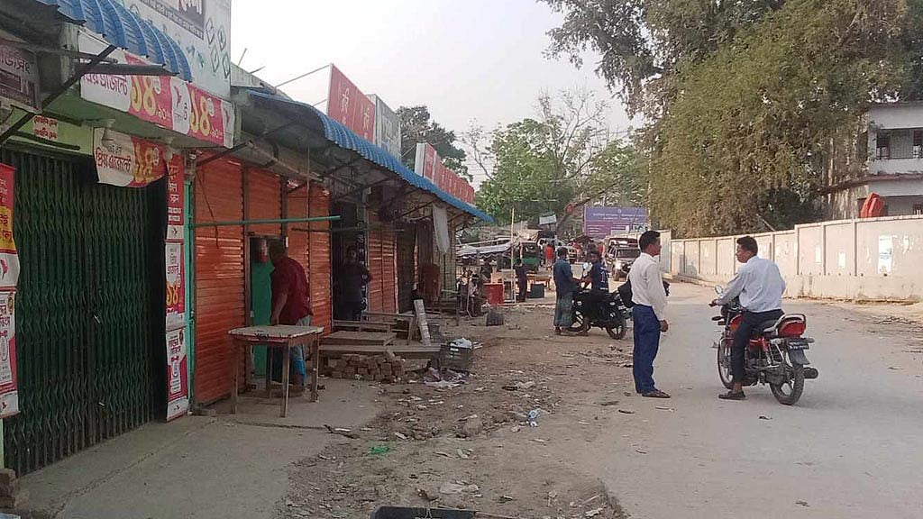 থানচিতে রাস্তাঘাট ফাঁকা, বন্ধ দোকানপাট