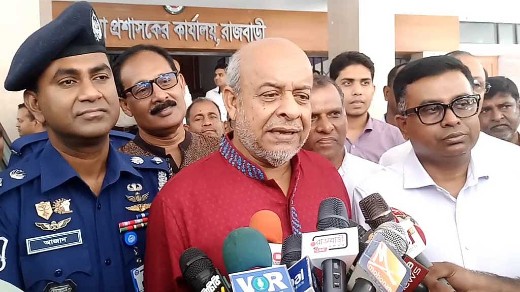রেলের টিকেট কালোবাজারি এখন আর নেই: রেলমন্ত্রী