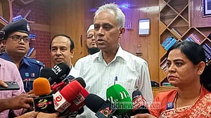 উপজেলা নির্বাচনে কোনো রাজনৈতিক ’ফ্লেভার’ নেই: ইসি আলমগীর