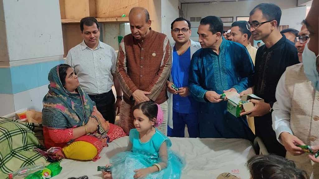 ঈদে হাসপাতালের পরিস্থিতি কেমন, ঘুরে দেখলেন মন্ত্রী